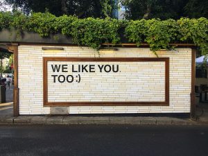 Ein freundliches Piece Street Art in Tel Aviv